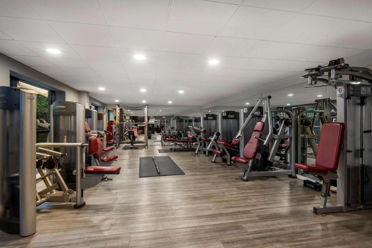 Radisson Blu Manchester Airport Hale (Greater Manchester) Exterior foto Gym interior