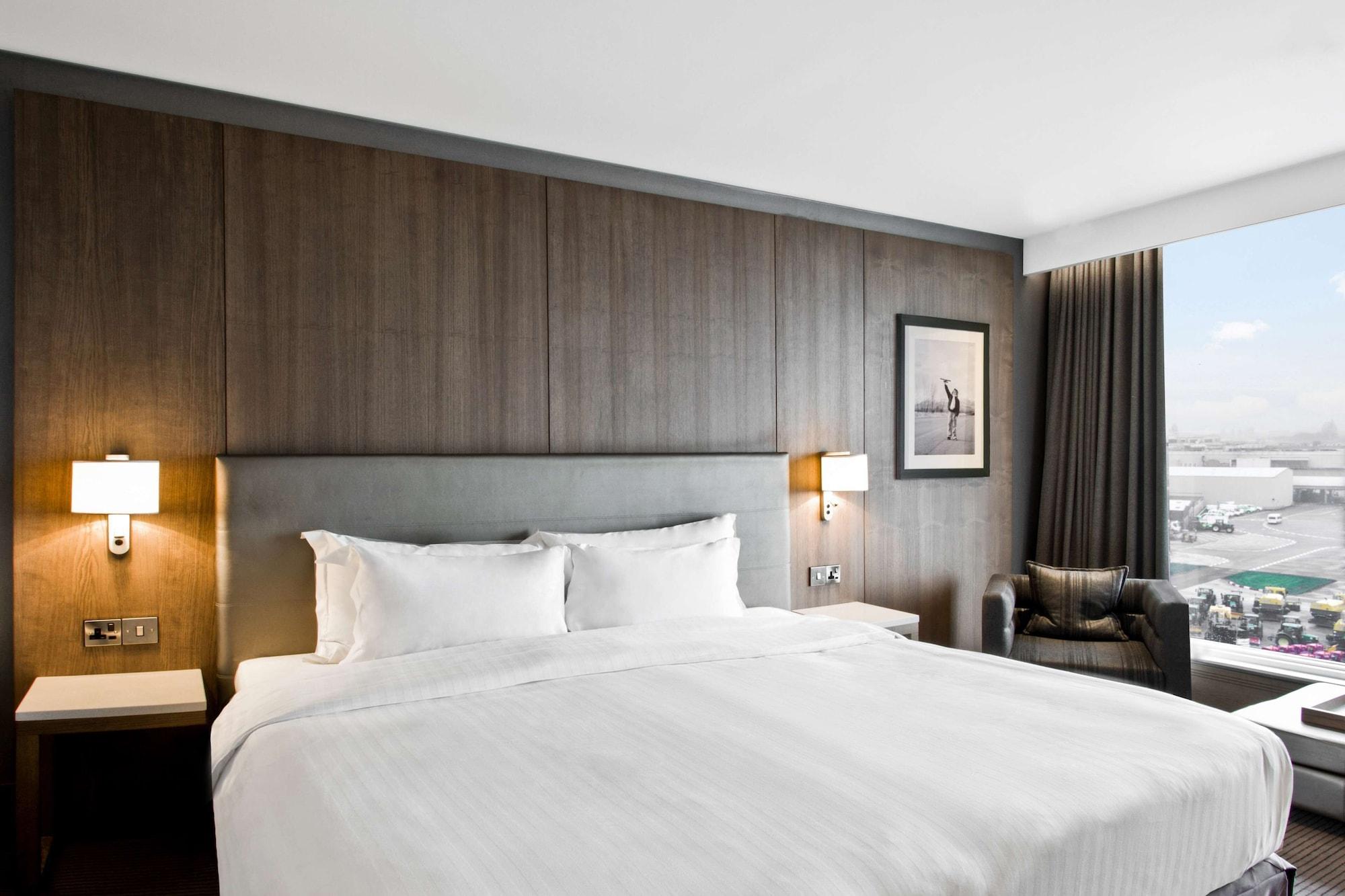 Radisson Blu Manchester Airport Hale (Greater Manchester) Exterior foto A room at the hotel