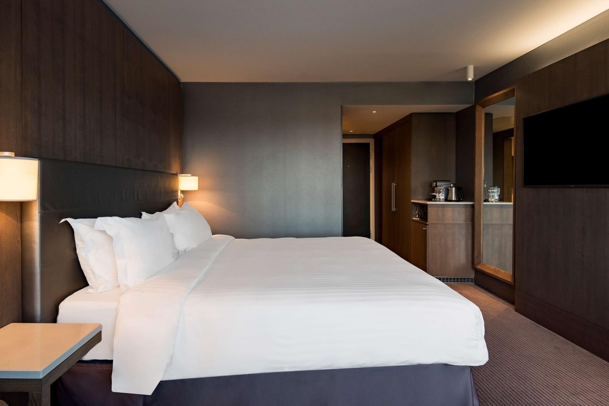 Radisson Blu Manchester Airport Hale (Greater Manchester) Exterior foto A room at the hotel