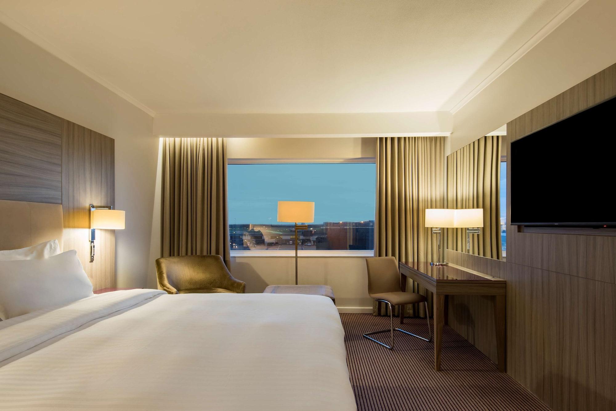 Radisson Blu Manchester Airport Hale (Greater Manchester) Exterior foto A room at the hotel