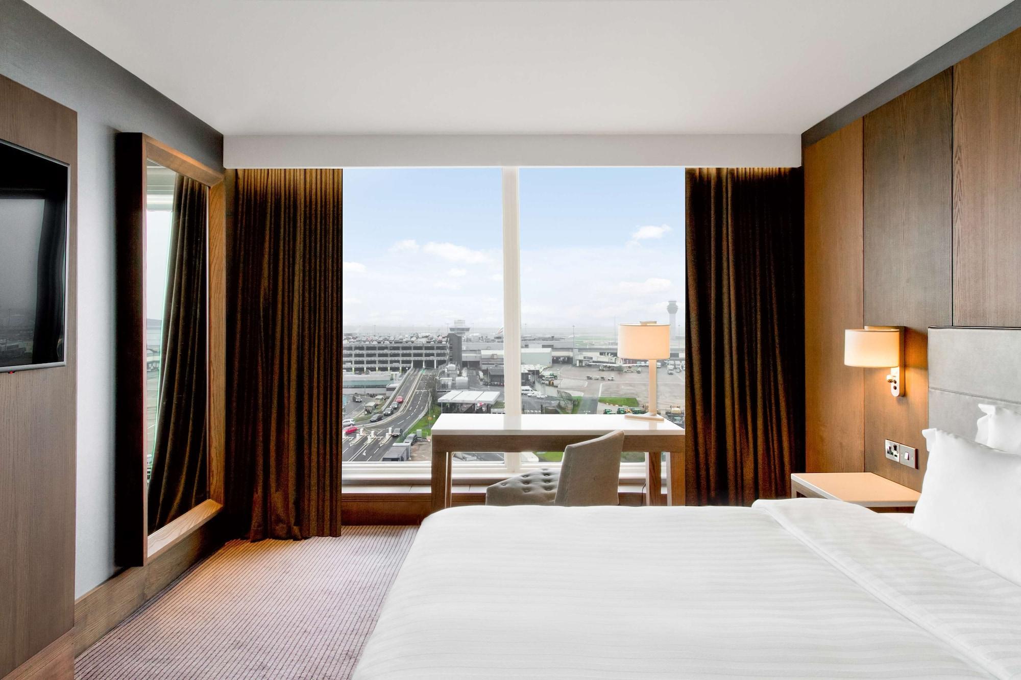 Radisson Blu Manchester Airport Hale (Greater Manchester) Exterior foto The view from the room