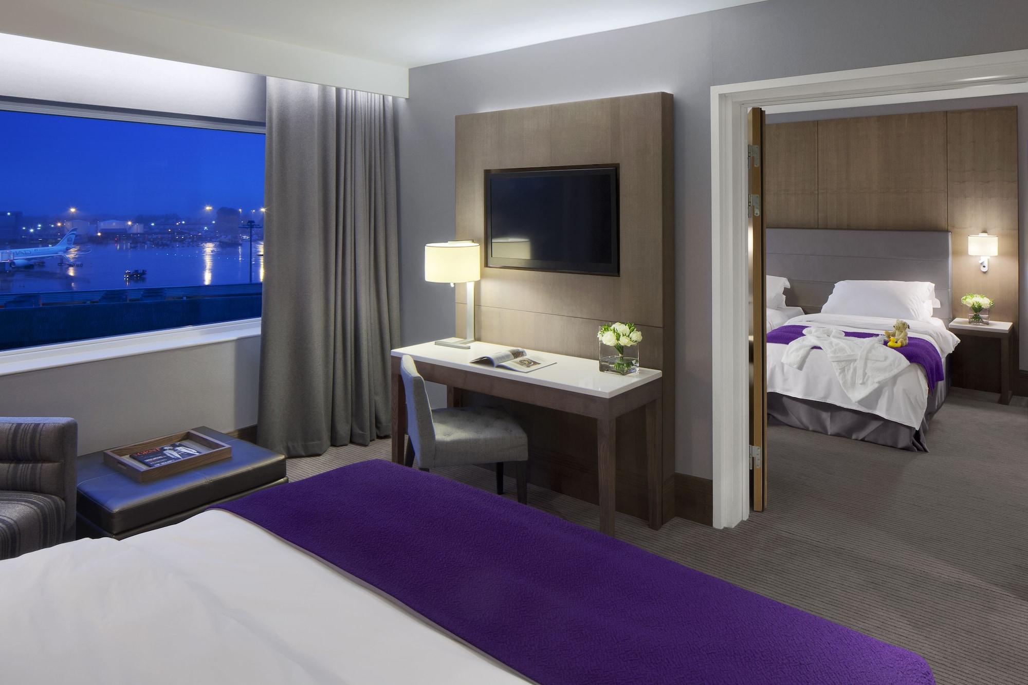 Radisson Blu Manchester Airport Hale (Greater Manchester) Exterior foto A room at the hotel